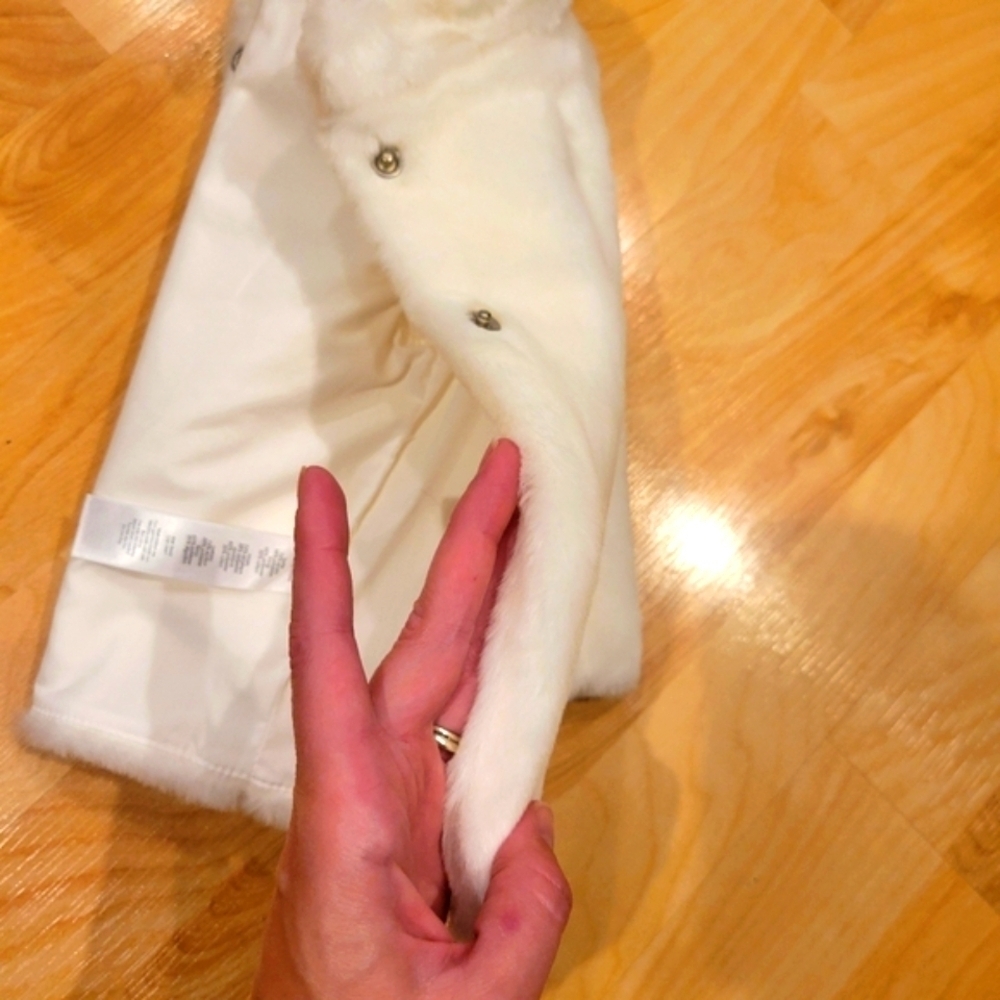 Carter's Snap Faux Fur White Vest Size 18 Months New - Picture 7 of 9